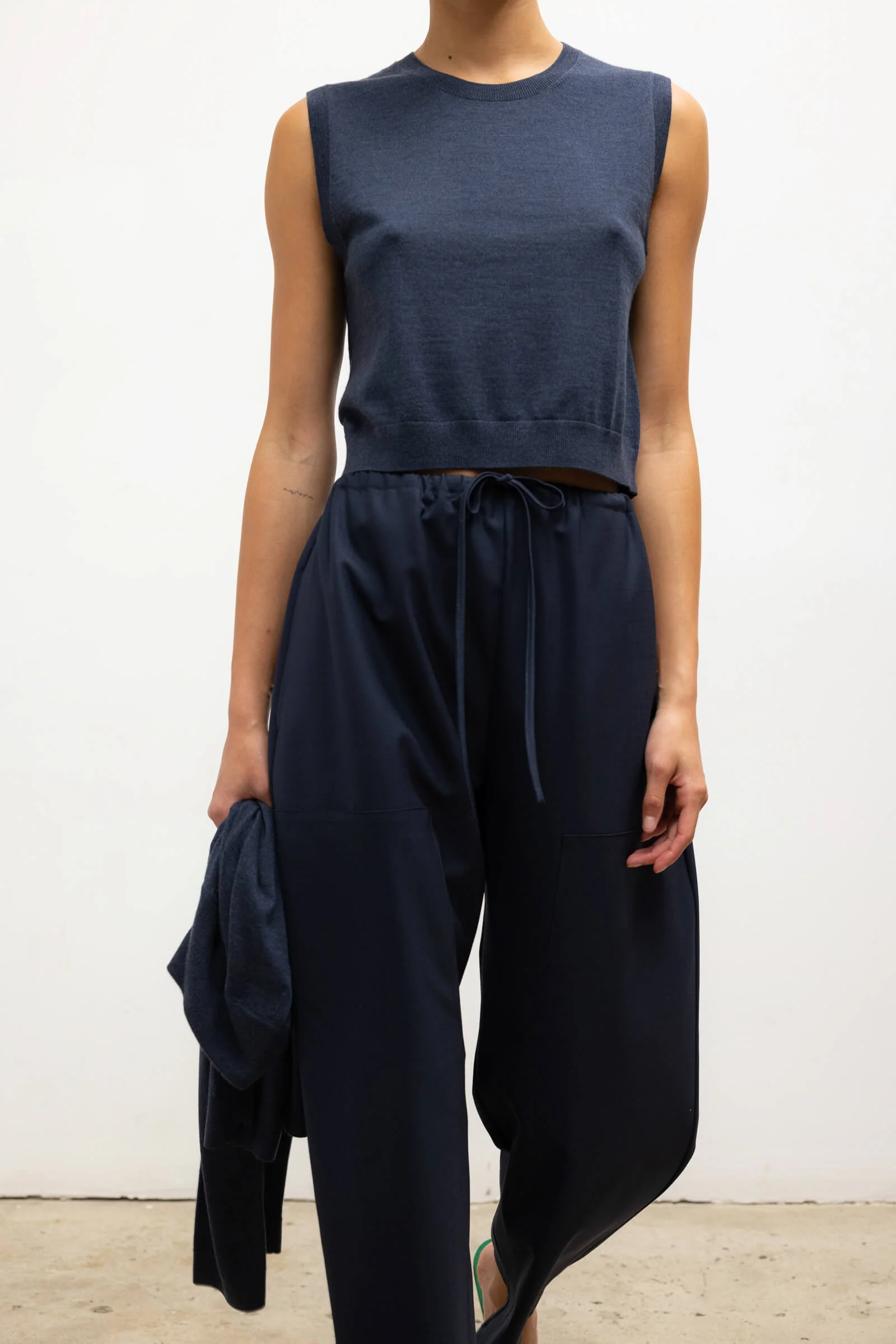 James Sleeveless Crew - Image 5