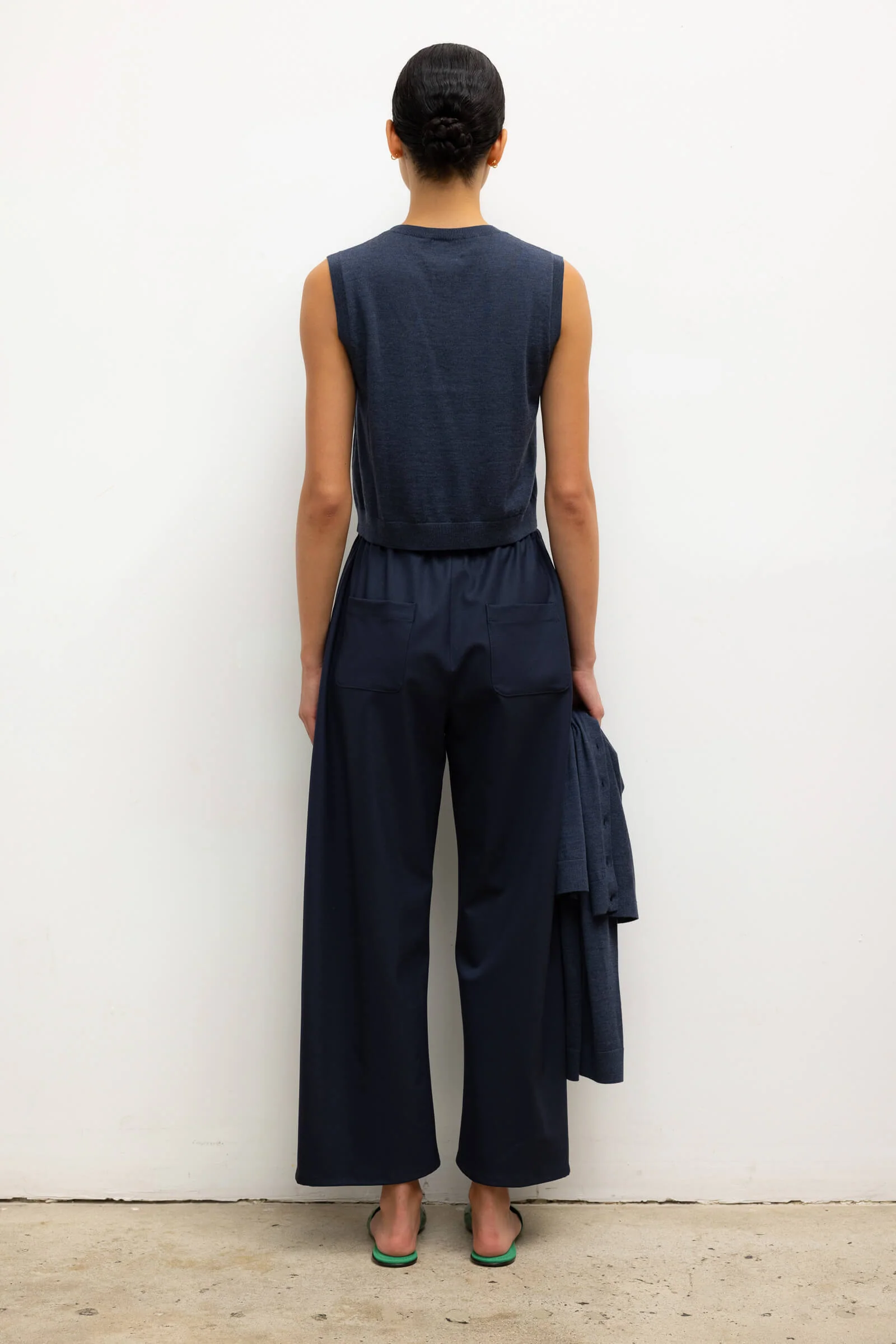 James Sleeveless Crew - Image 7